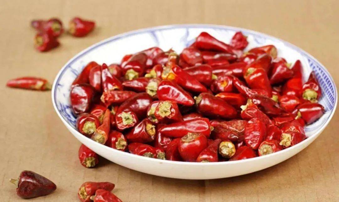 子弹头辣椒,是人工培育而成的一种辣椒,也是朝天椒的一种