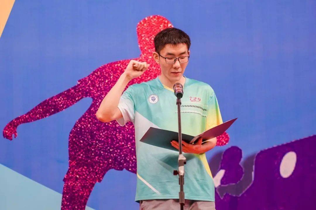 静毓老师宣誓升旗结束后,上海体育大学中国乒乓球学院院长施之皓先生