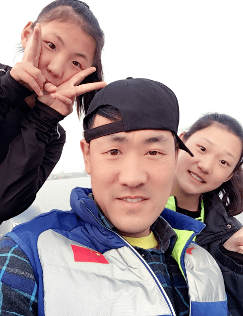 也就在2010年,吴亚男与王琳相识.