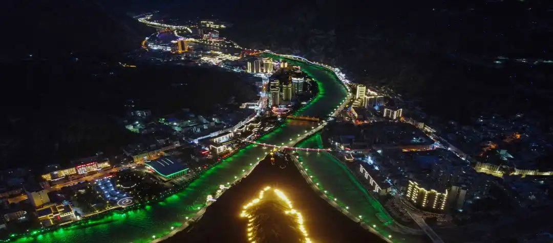 喻林斌《高原粮仓》 肖飚优秀奖《雪后川九路》 秦玥嘉《牧场夏雨》