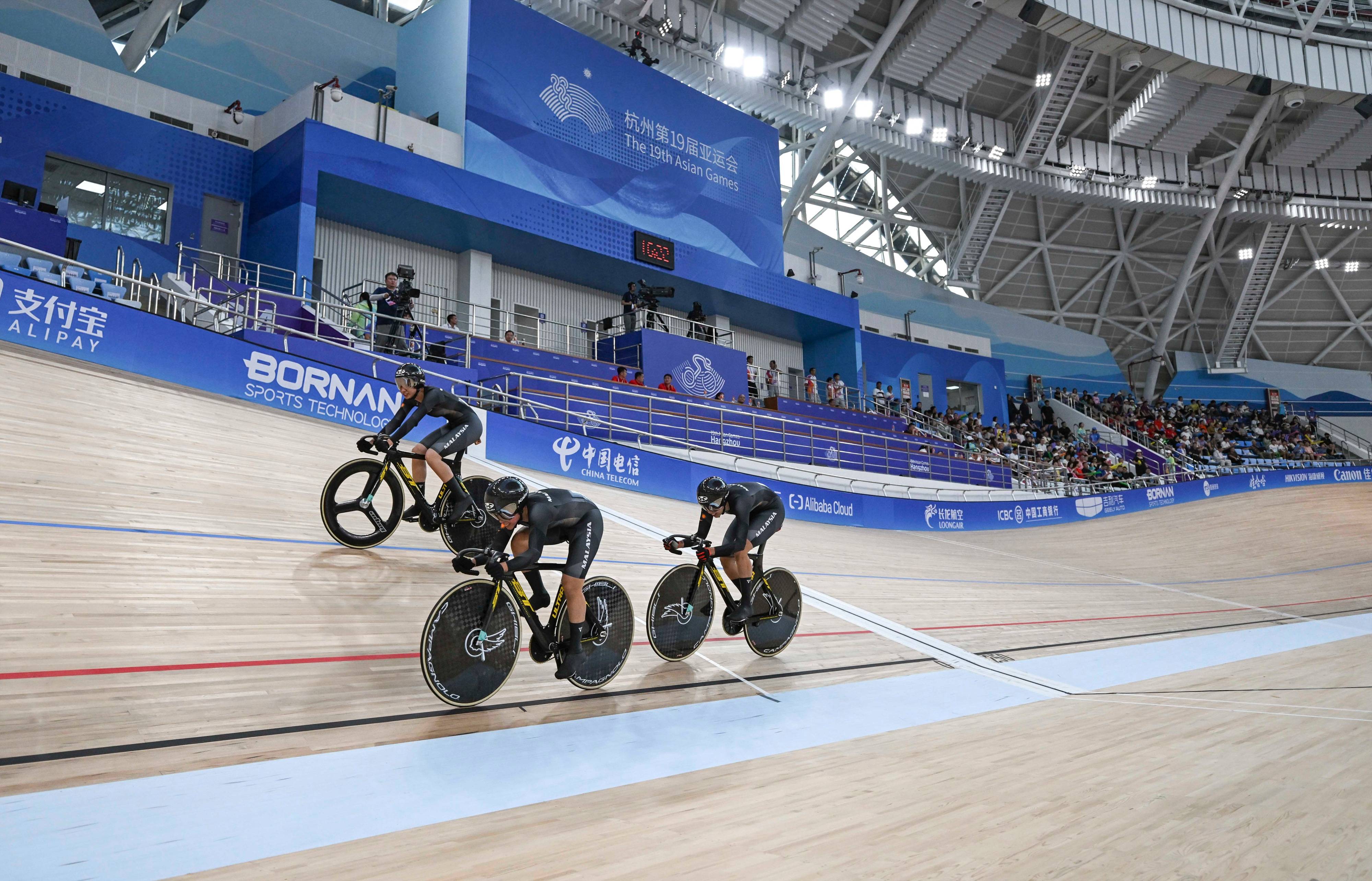 (杭州亚运会)场地自行车——女子团体竞速赛:中国队破亚洲纪录夺冠