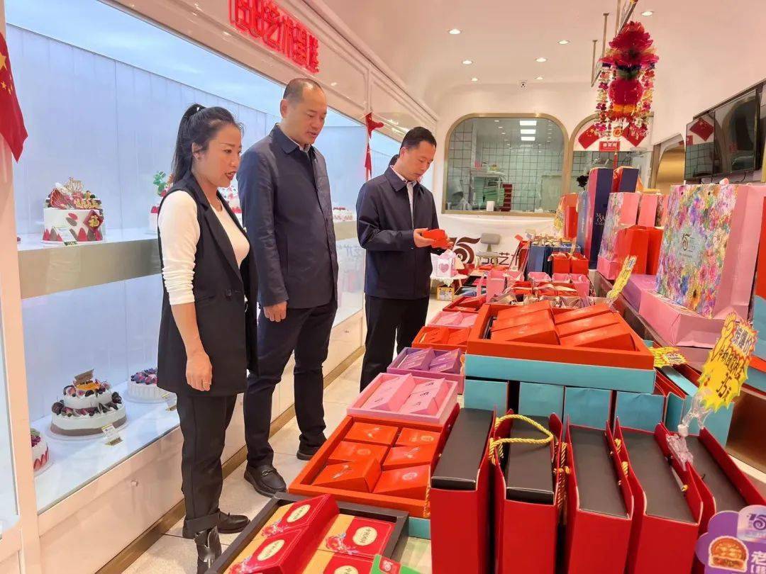 周淼一行先后来到桦誉粮油有限公司,万福源超市,158蛋糕店,正大农贸