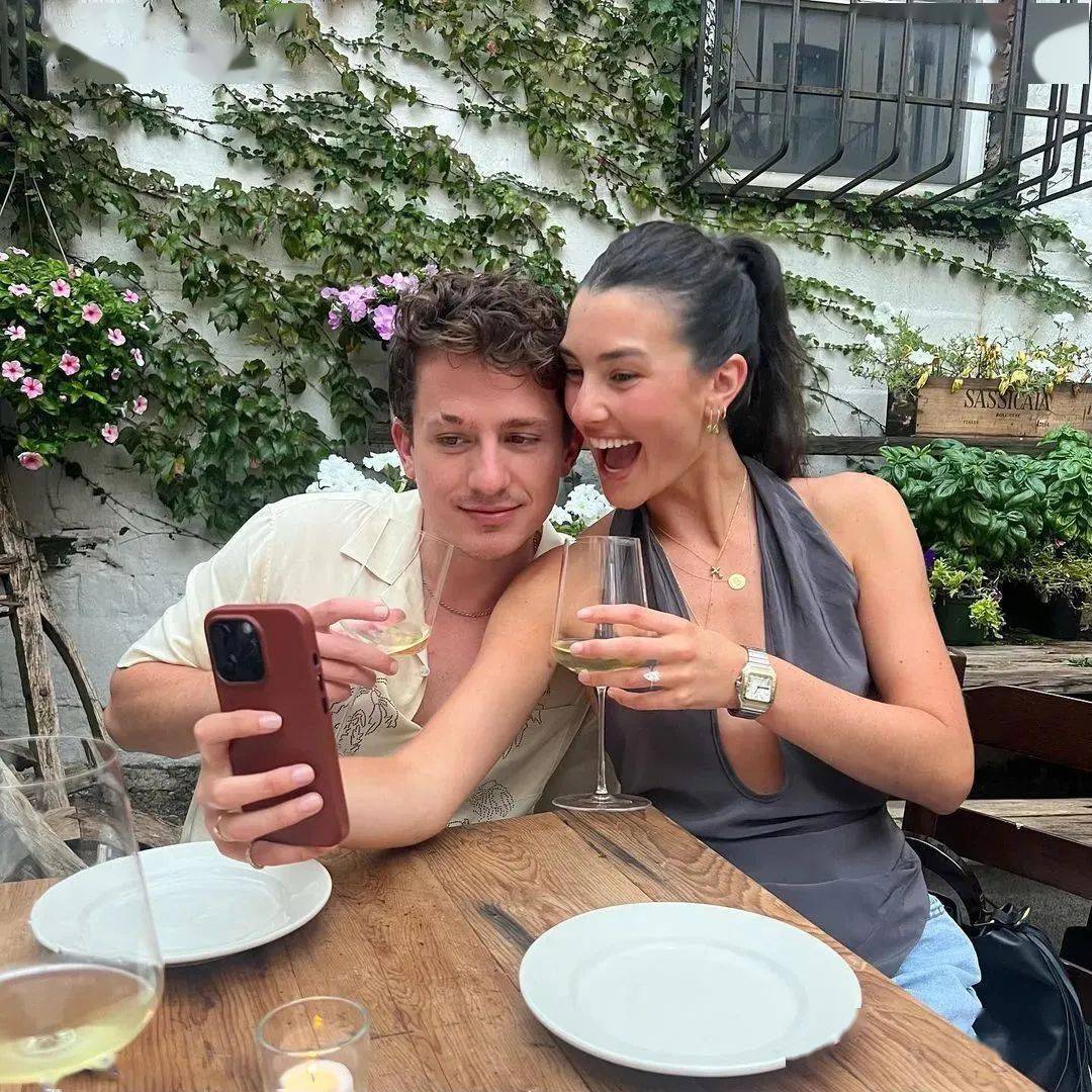 美队”偷偷结婚了！深扒今年“婚了”的名人CP戴什么婚戒？_搜狐网, image size:1080x1080