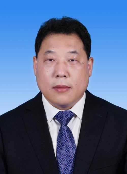 2017年1月,冯艺东任东兴市副市长.