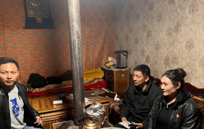 宣传部常务副部长索南求周,县交通局副局长东珠卓玛,网信办主任尼玛旦