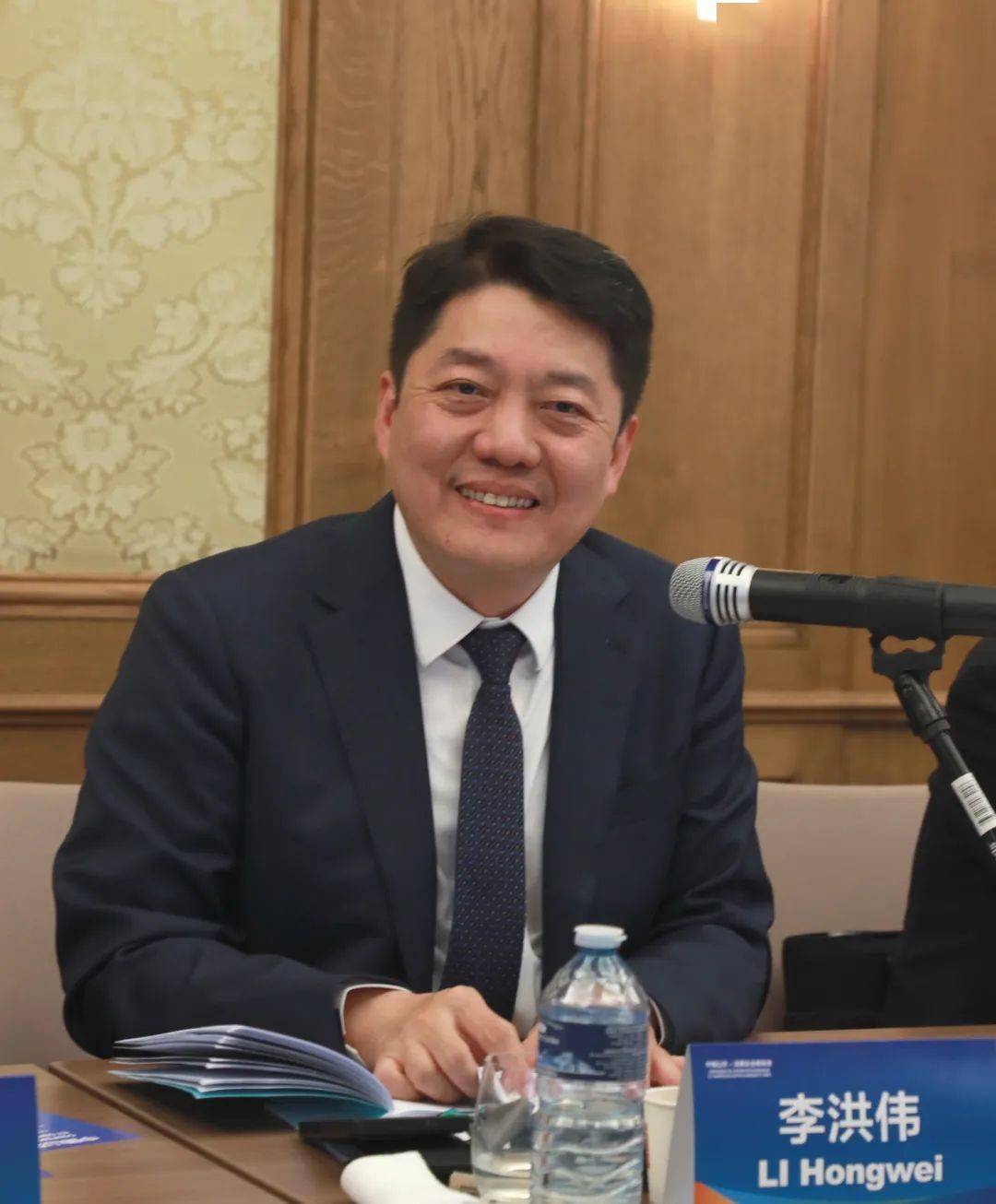 滨州市商务局局长丁卫卫对滨州的投资环境优势进行了推介