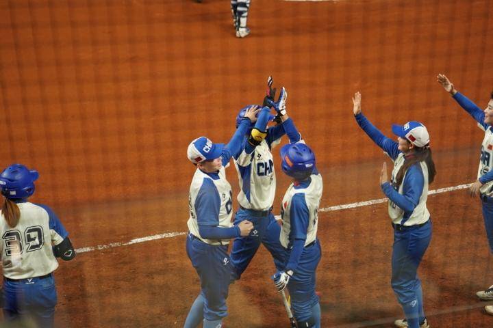 中国女子垒球队首战9:0完胜韩国队_比赛_场馆_王兰