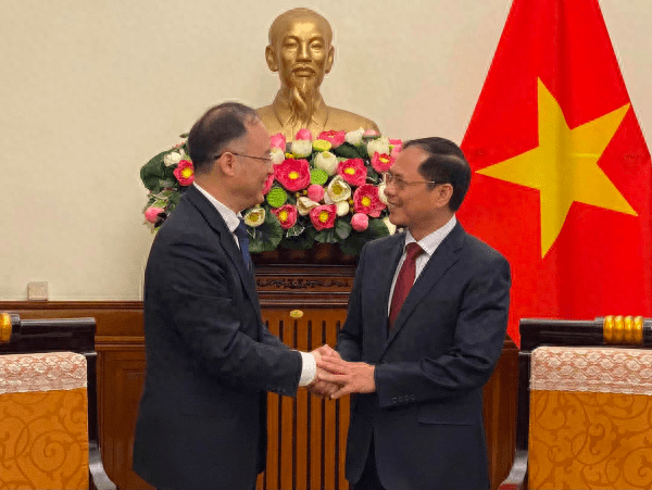 外交部部长助理农融访问越南_中越_合作_战略