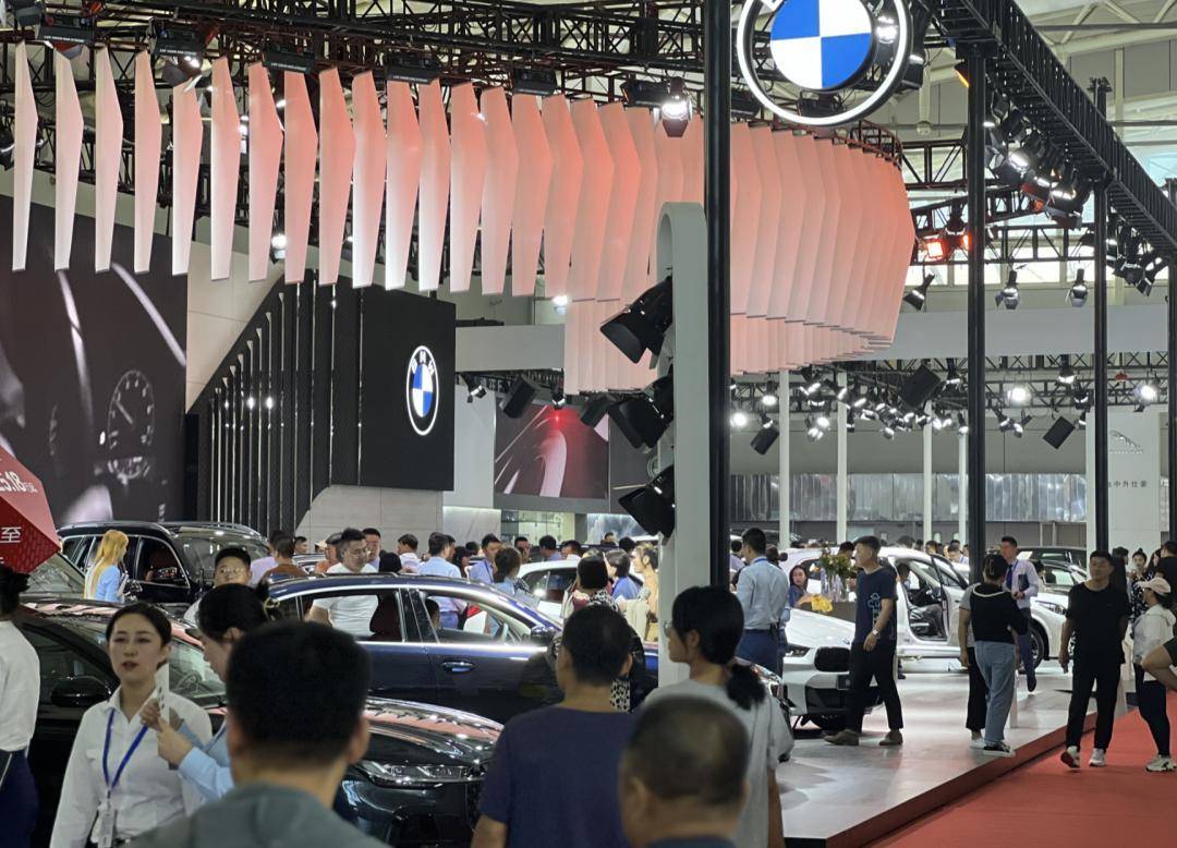 烟台民间手工艺亮相秋季车展