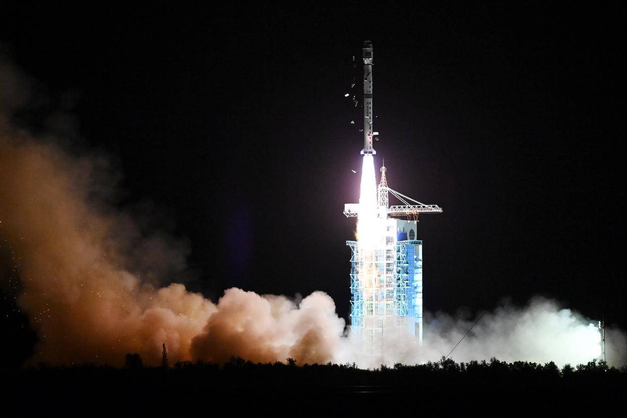 图片9月27日4时15分,我国在酒泉卫星发射中心使用长征四号丙运载火箭