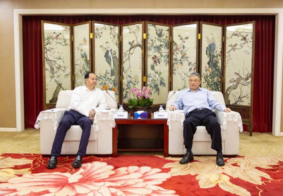 张晓仑会见湖南省央企合作对接暨重大招商引资驻京工作专班主任郑建新