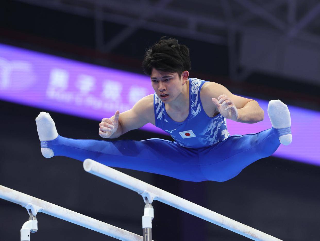 竞技体操——男子双杠决赛赛况(2)_新华社_比赛_选手