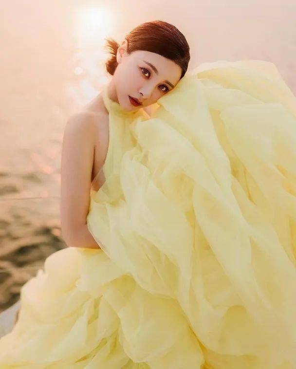 蔚雨芯化身维纳斯女神 真空出海晒魔鬼胸_rainky_身材_海景