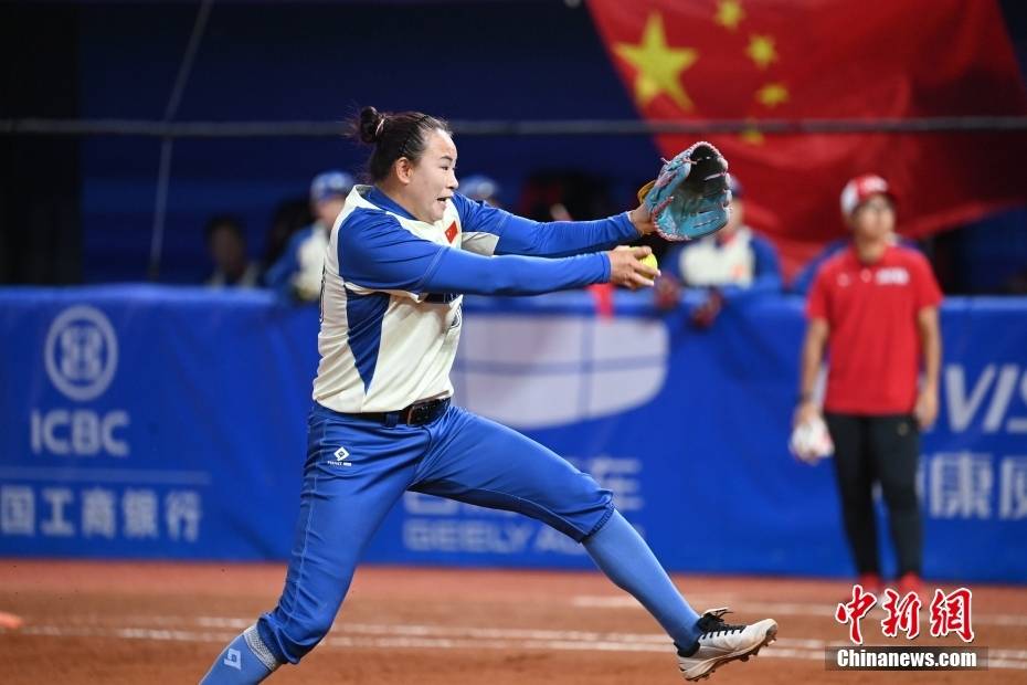 (杭州亚运会)中国队不敌日本队获得女子垒球银牌_比赛_中新社_王东明