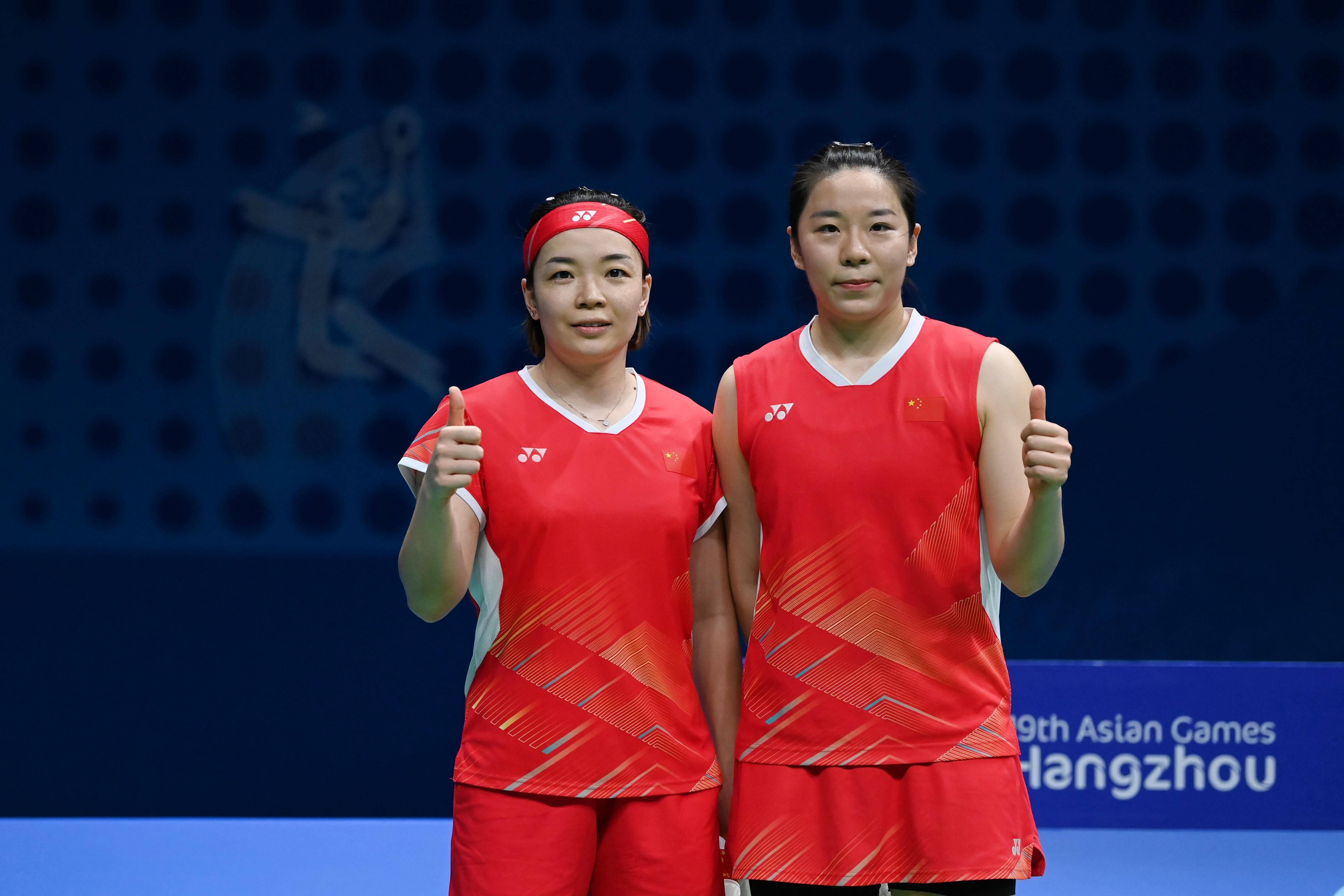 【杭州亚运会】"凡尘"组合挺进羽毛球女双决赛,贾一凡:我拥有全世界最