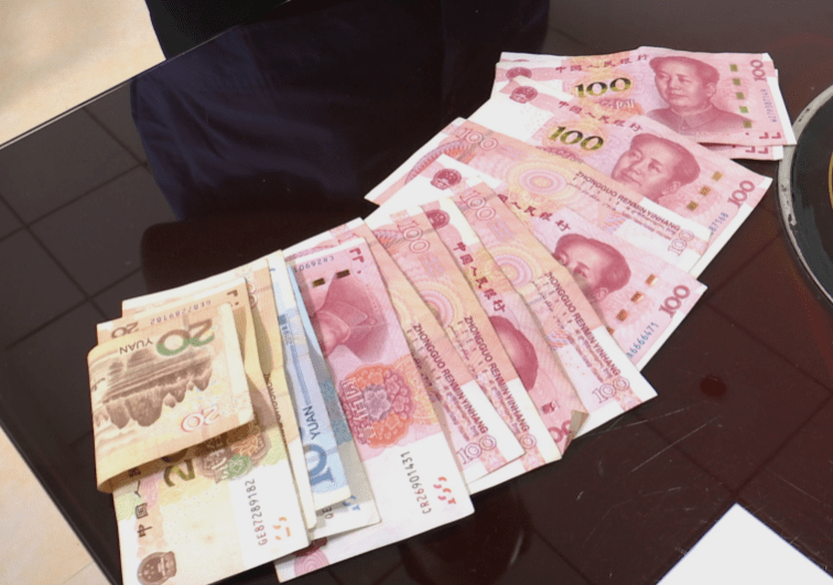 是哪个掉了一沓钱,半个多月了还不来领?_刘嘎_失主_现金