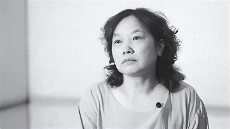 临退休,她未能抵挡住富贵奢华生活的诱惑,一再迷失_工作_湘西_组织