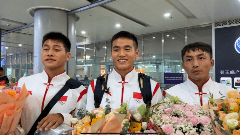 载誉而归!亚运会健儿王亮、杨海雷、冯朝朝回家_家乡_贵州_龙舟