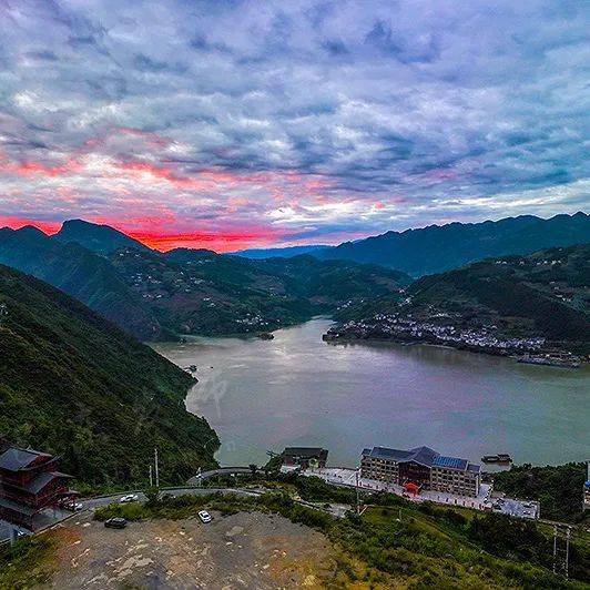 高峡平湖美景如画_巴东县_长江_双节