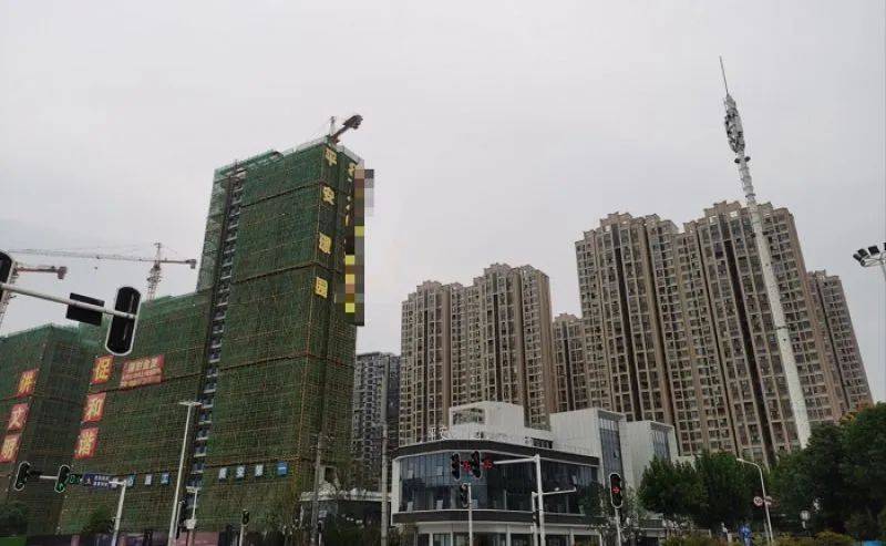 武汉假期新盘“拼了”:同区域楼盘“互踩”,销售蹲竞品门口拉客_项目_人员_平安