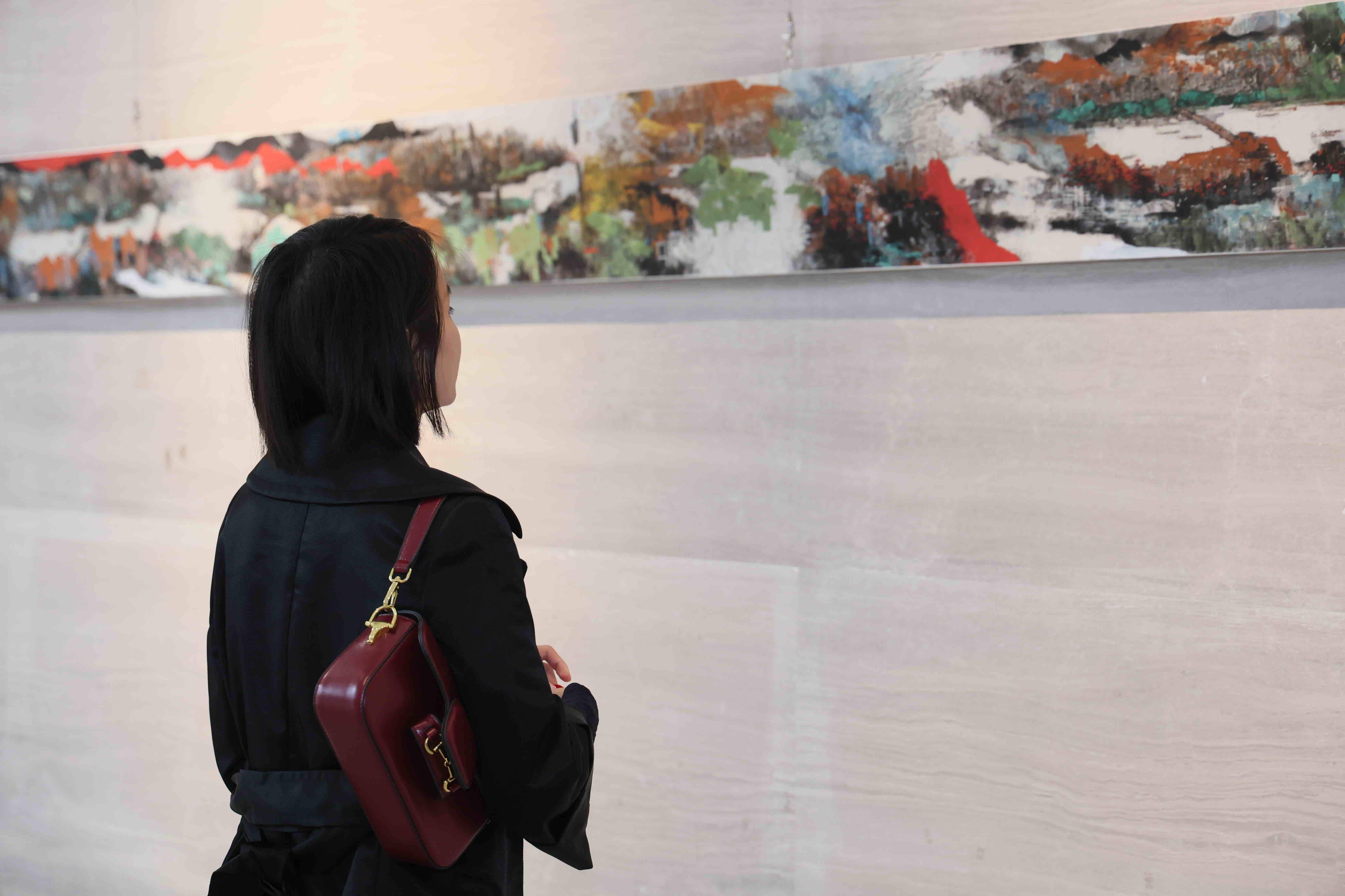 百余画家共绘百米长卷:"羊城礼赞"主题美术展在广州展出