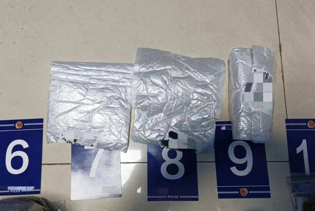 合浦一男子利用快递邮寄新型毒品"上头烟丝","上头烟油"被警方抓获