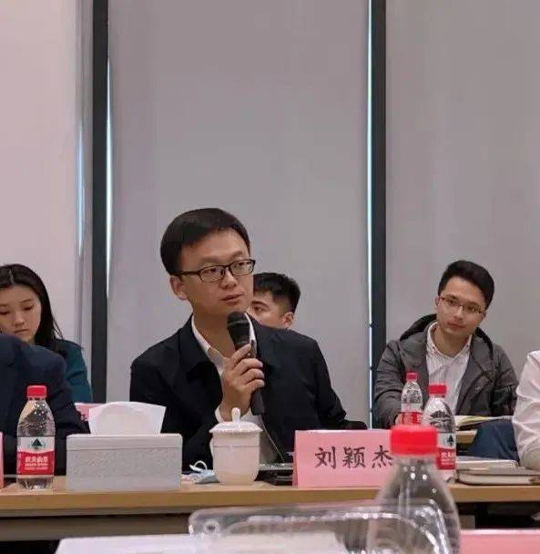 据了解,刘颖杰为原坪山区投资推广服务署党组书记,署长,此前任坪山区