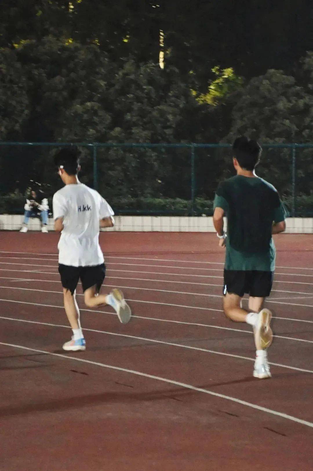 01跑步可以改善皮肤跑步会使人的皮