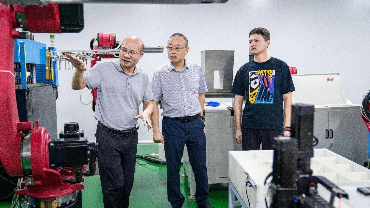 中国移动通信高层领导莅临运鸿集团 全生物降解车间深度考察_环保