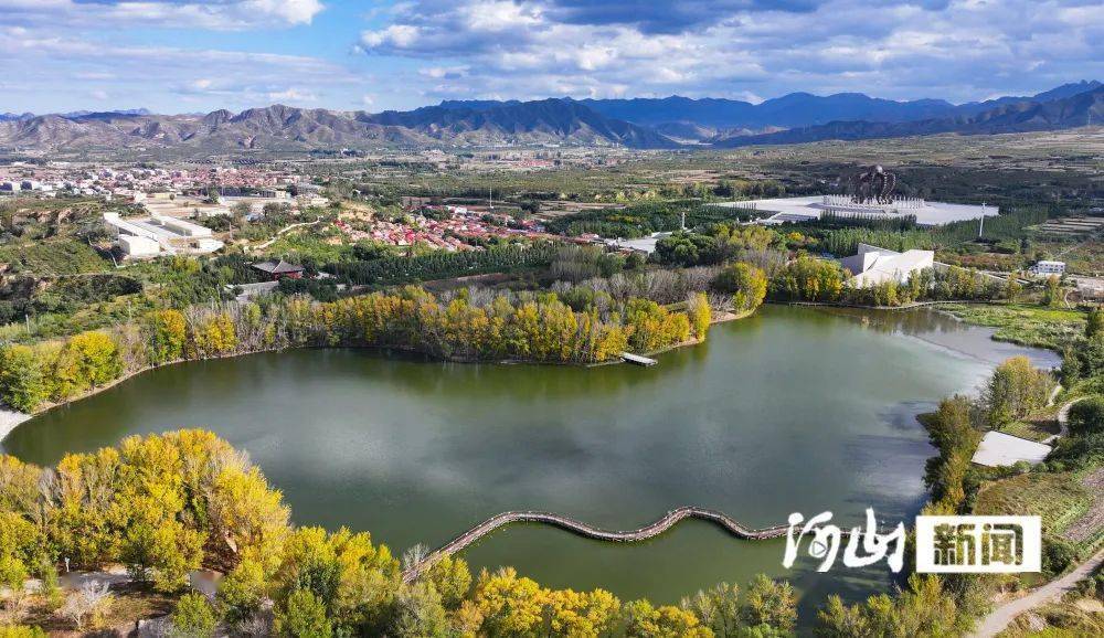 深秋时节,涿鹿轩辕湖已然美成了仙境