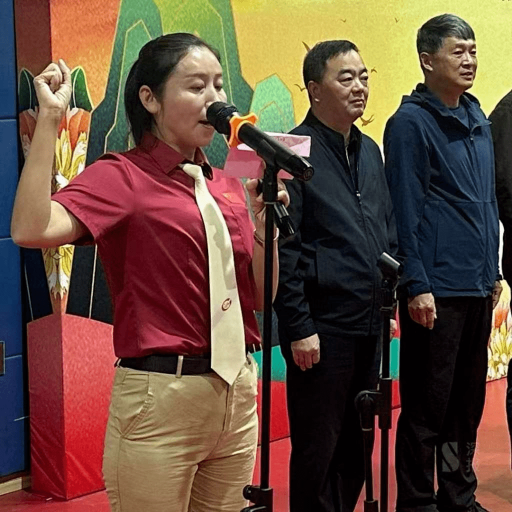 有幸受此次大会主委会的邀请,泾县老体协乒乓球分会的国际裁判吴健