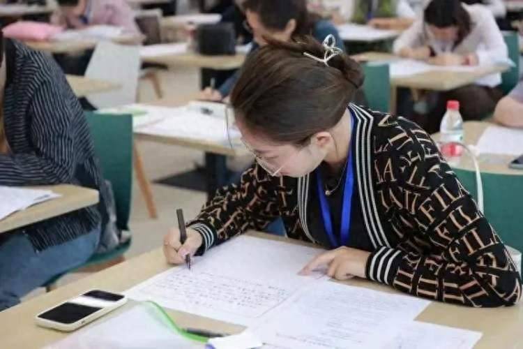 老师们在此“较劲”，是因为……_上海市_教育_杨浦