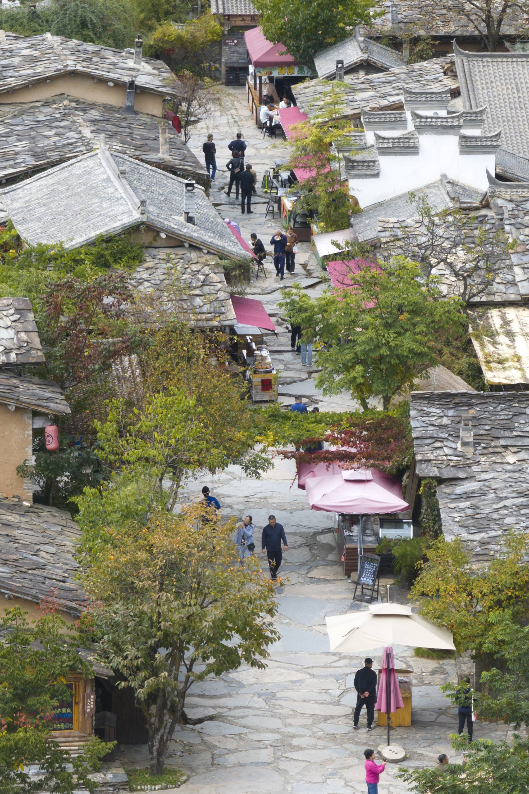 (社会)秦岭山水中的世界"最佳旅游乡村"_朱家湾村_新华社_游客