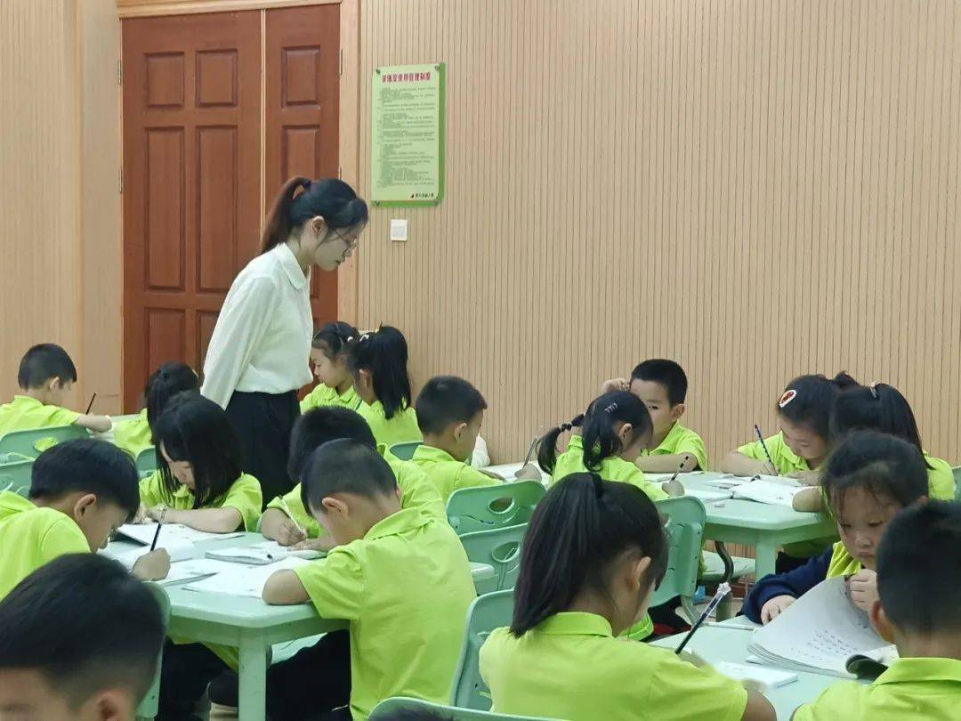 胡典老师的课堂轻松有趣,通过多样的朗读形式,充分调动学生的学习积极