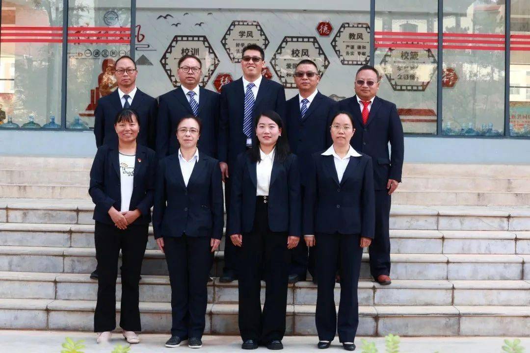高三班主任是一支充满活力,善于思考,敢于行动的优秀团队.