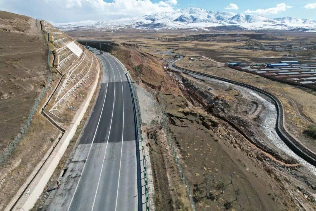 青海省高速养护公司顺利完成g6京藏高速扎倒段受灾公路修复工作