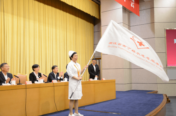 第49届南丁格尔奖获得者赵雪红同志先进事迹报告会在