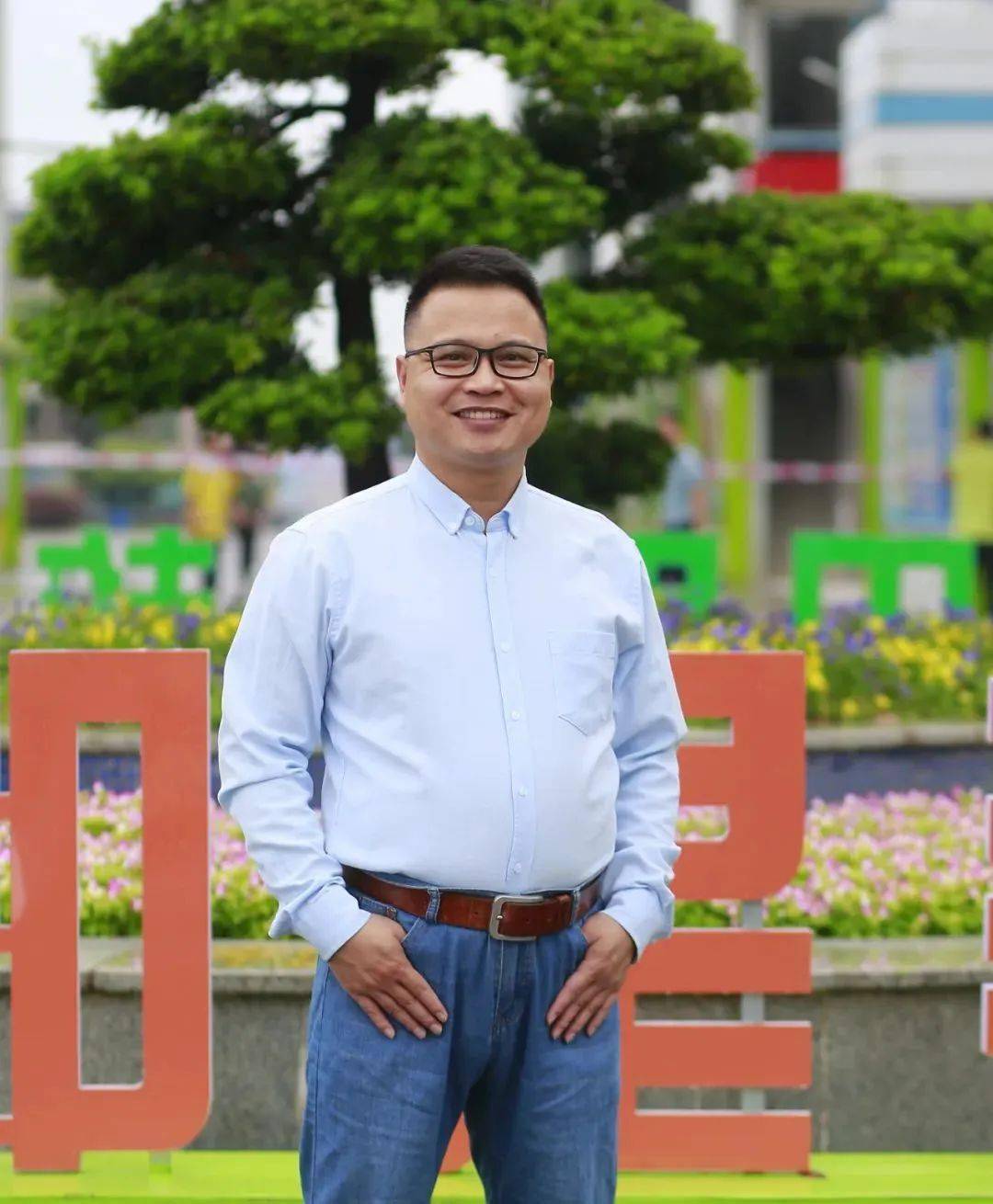 钟伟廷,中共党员,初中数学一级教师,水口中学副校长.
