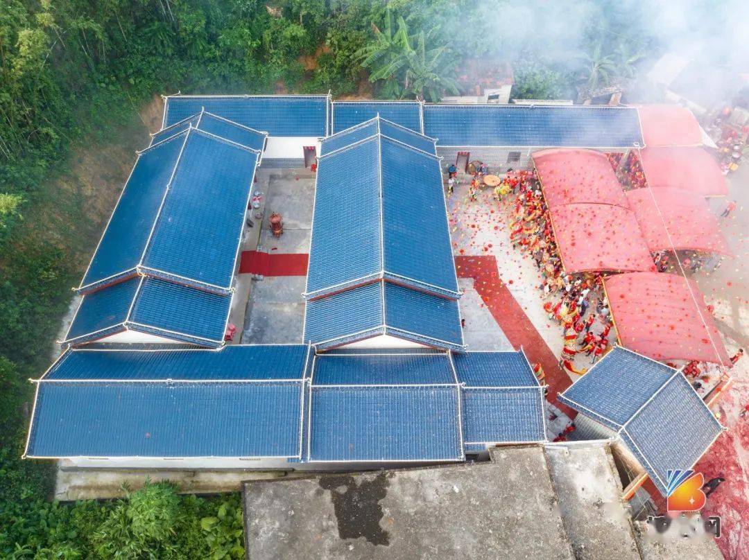 重阳节之夜,博白一村庄灯火通明,烟花璀璨,原来是为这件大事!