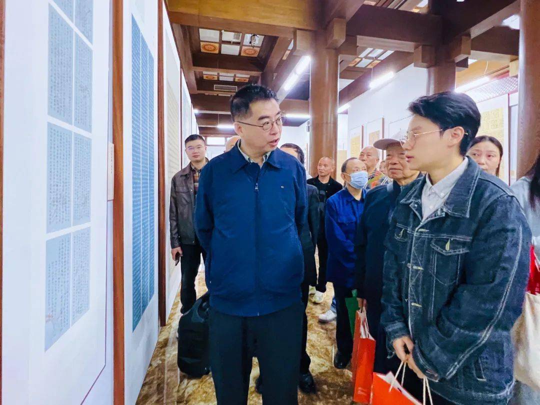 戴跃现场点评参展作者书法作品▲观展现场▲观展现场▲观展现场≯观