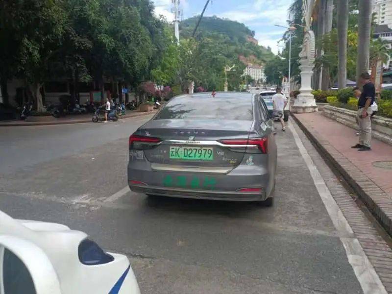 不文明行为:不按规定停车地点:景洪市告庄景区云kd26727(网约车)不