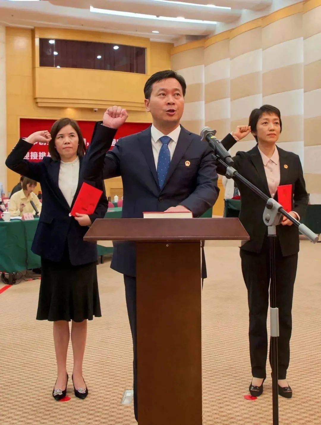 吴金城任上海市浦东新区副区长,代理区长_同志_信号_朋友