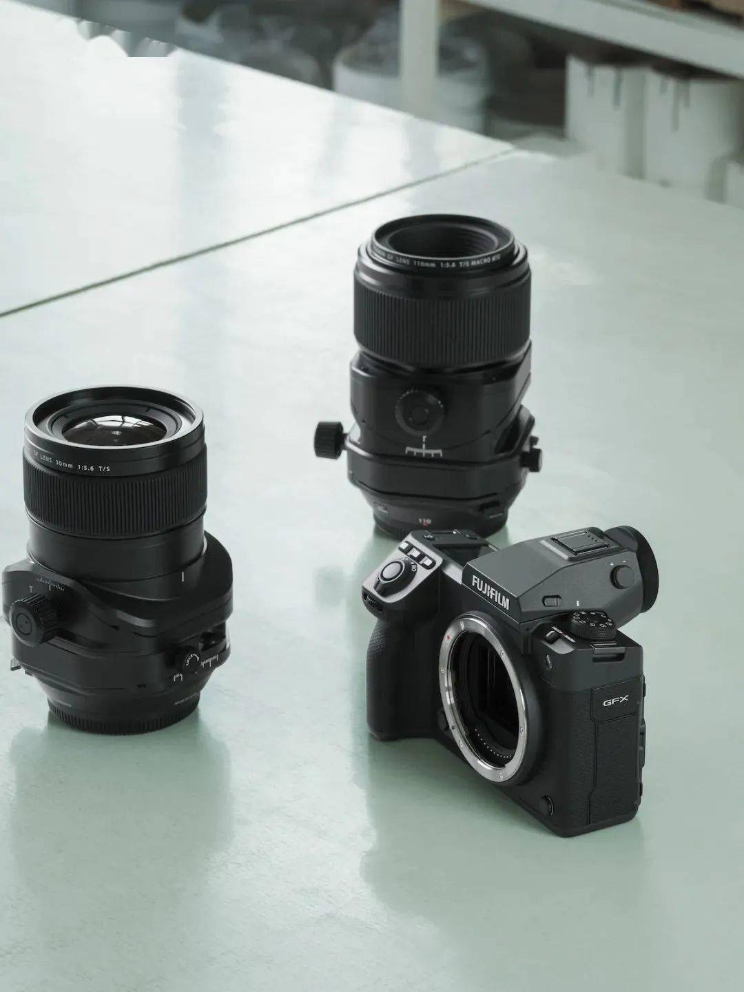 ii 一同发布的两款富士龙中画幅镜头,具有移轴功能,能够实现光轴的