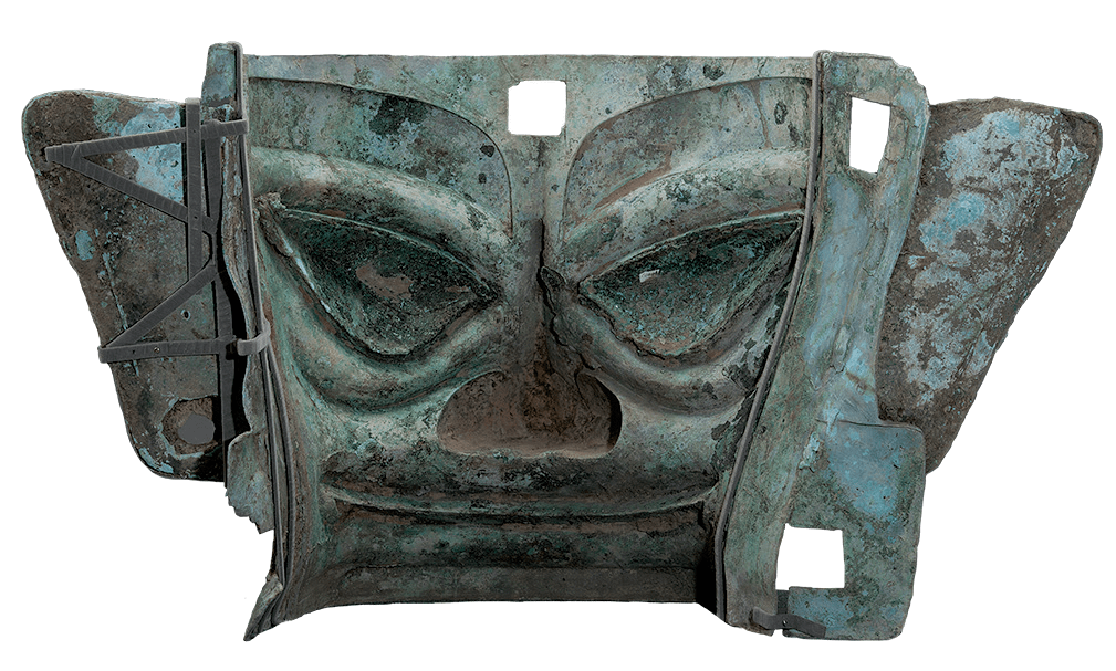 一定还对那件首次展示的三星堆青铜大面具有印象