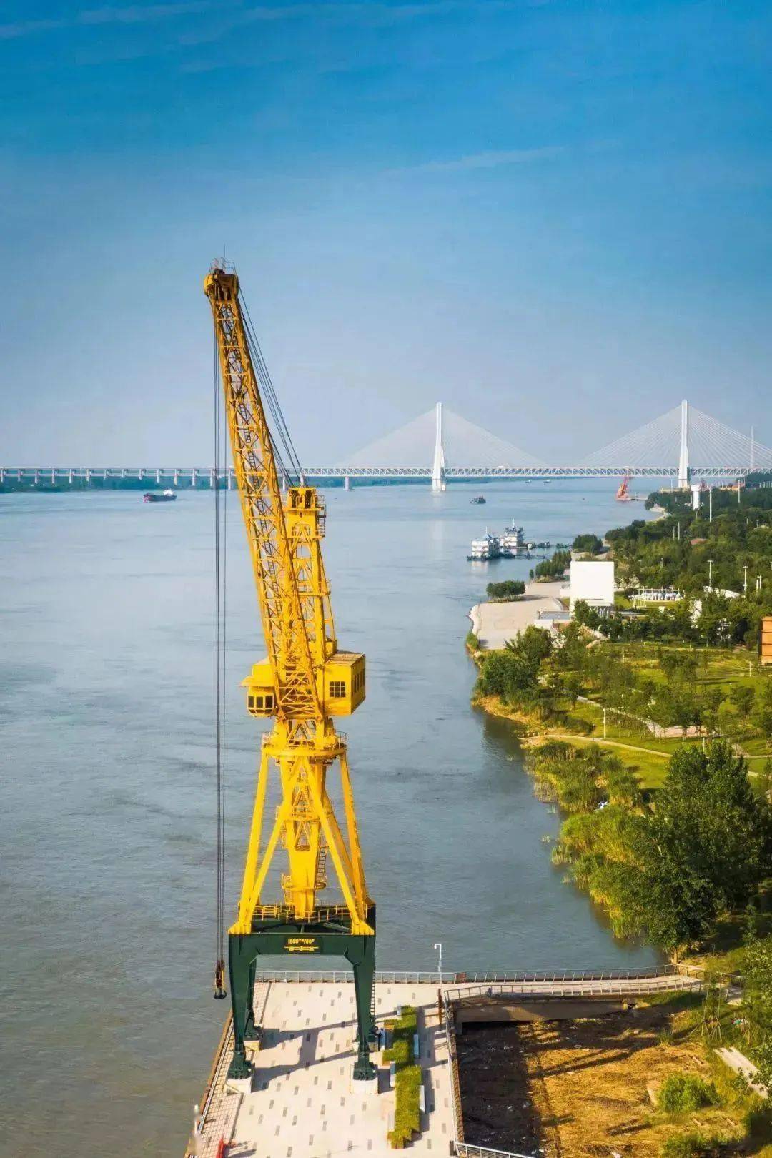 这是一首宝武人写给青山的诗……_鲁迅文学院_长江_武钢