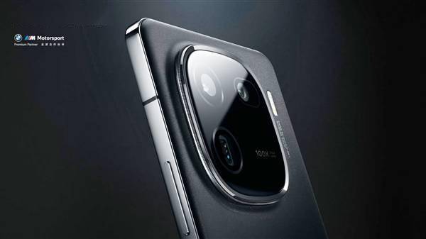 超窄边框看齐iPhone 15 Pro！iQOO 12来了(图1)