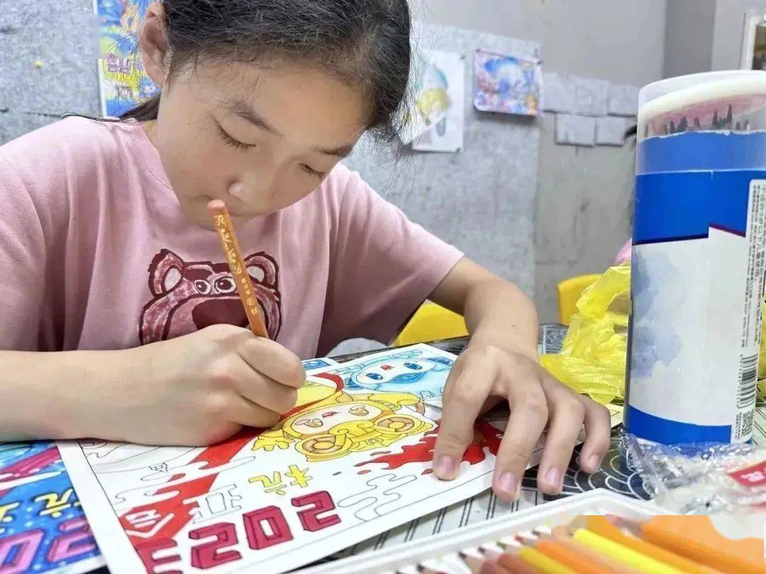 郭溪街道)9月23日,郭溪街道联合touch美术举办了"亚运童行,与你相