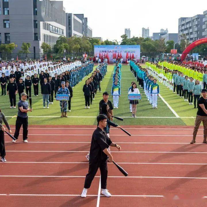 令人熱血沸騰棒鈴操,珍珠球的教學成果展示武術 ,腰旗橄欖球,激情澎湃