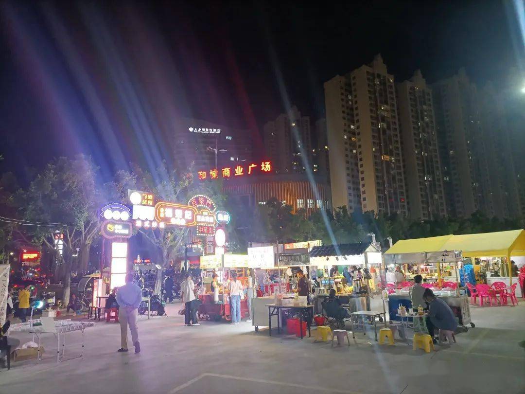 武鸣丨网友吐槽武鸣的夜市【武鸣房产网】_人流量_生意_亮点