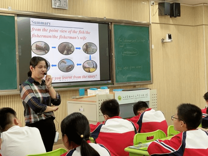 《渔夫和他的妻子》中,将看图和读文相结合,利用图片和思维导图梳理